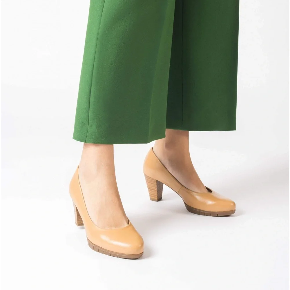 Wonders Shoe Lucy Pumps NWOT size 11 - Picture 1 of 9